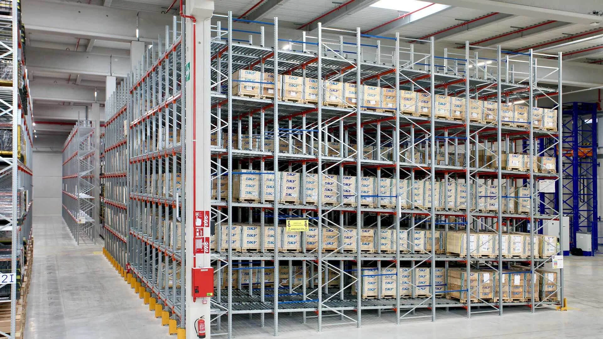 Estanterías dinámicas (FIFO) de AR Racking