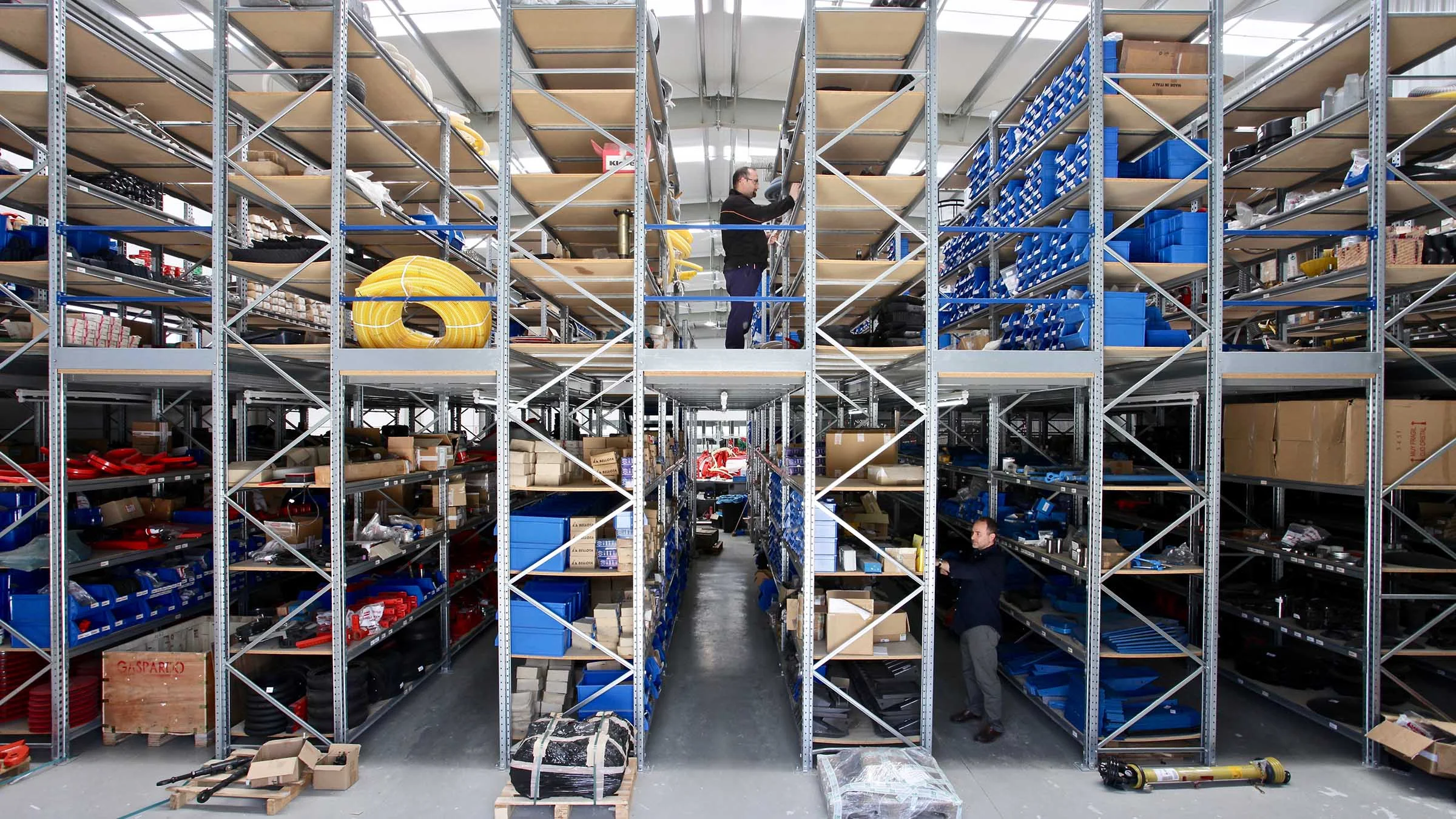 Pasillos elevados de AR Racking