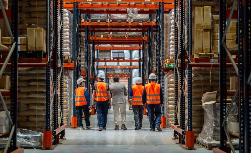 Inspección de estanterías industriales según la norma UNE-EN 15635 en un almacén logístico